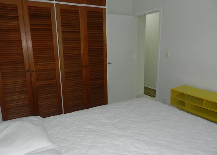 Guarujá Enseada 400 m da praia, ótima localização